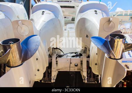 Propeller von Motoren für Motoryachten und Boote in Nahaufnahme. Stockfoto