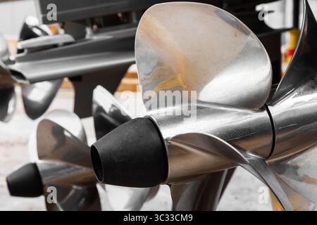 Propeller von Motoren für Motoryachten und Boote in Nahaufnahme. Stockfoto