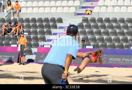 4. September 2019, Rom, Latium, Italien: LATHI und PARKKINEN für Finnland im Kampf gegen KUBICKOVA und KVAPILOVA für die Tschechische Republik während eines Qualifikationsspiels beim FIVB Beach Volley Ball 2019 World Tour Finals im Foro Italico in Rom, Italien (Kreditbild: © Michael Chavet/ZUMA Wire) Stockfoto