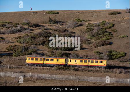 Der gelbe Zug im Département Pyrénées-Orientales; Pyrenäen, Südfrankreich Stockfoto