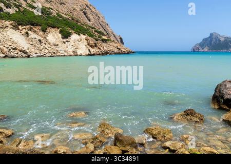 Wunderschönes türkisfarbenes Wasser in Cala Boquer, Mallorca Stockfoto