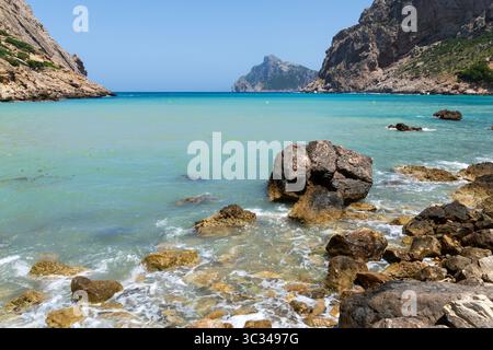 Wunderschönes türkisfarbenes Wasser in Cala Boquer, Mallorca Stockfoto