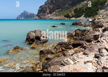 Wunderschönes türkisfarbenes Wasser in Cala Boquer, Mallorca Stockfoto