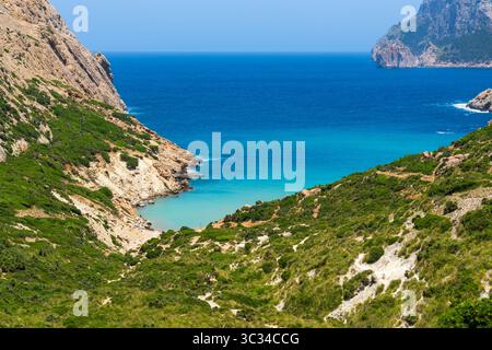 Wunderschönes türkisfarbenes Wasser in Cala Boquer, Mallorca Stockfoto