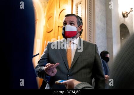 24. März 2021, Washington, District of Columbia, USA: US-Senator Ted Cruz (Republikaner von Texas) spricht am Mittwoch, den 24. März 2021, mit Reportern in der Nähe der Senatskammer im US-Kapitol in Washington D.C., USA. Quelle: Stefani Reynolds/CNP (Bild: © Stefani Reynolds/CNP via ZUMA Wire) Stockfoto