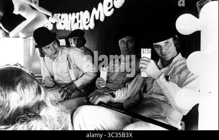 12. November 2014 - Hollywood, USA - NEWS: Der britische Schauspieler Warren Clarke (bekannt aus ''Uhrwerk Orange'') ist im Alter von 67 Jahren gestorben *** A UHRWERK ORANGE (1971) ..MALCOLM MCDOWELL, WARREN CLARKE..CLK 011P..... (Kreditbild: © Entertainment Pictures/ZUMA Press) Stockfoto