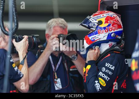 SPA, BELGIEN - 25. JULI: Max Verstappen aus den Niederlanden und Oracle Red Bull Racing treten während des Trainings vor dem F1 Grand Prix von Belgien am 25. Juli 2025 auf dem Circuit de Spa-Francorchamps in Spa, Belgien auf. (Foto: Qian Jun/Paddocker) Stockfoto