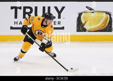 April 2021; Boston, MA, USA; Matt Grzelcyk (48) während des NHL-Spiels zwischen den Pittsburgh Penguins und Boston Bruins im TD Garden. Anthony Nesmith/CSM(Credit Image: &Copy; Anthony Nesmith/CSM via ZUMA Wire) Stockfoto
