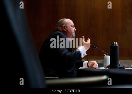 14. April 2021, Washington, District of Columbia, USA: Robert Fenton Jr., leitender Beamter, der die Aufgaben des Administrators der Federal Emergency Management Agency (FEMA) wahrnimmt, erscheint vor der Anhörung des Unterausschusses Mittel des Senats, um die Reaktion der FEMA auf COVID-19 und andere Herausforderungen zu prüfen, auf Capitol Hill in Washington, DC, USA, 14. April 2021 (Kreditbild: © Michael Reynolds - Pool via CNP/CNP via ZUMA Wire) Stockfoto