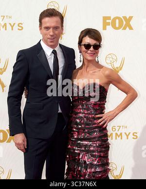 16. April 2021, Los Angeles, Kalifornien, USA: Schauspielerin Helen McCrory stirbt bei ihr zu Hause nach einem Kampf gegen Krebs. Sie war 52. DATEIFOTO: Damian Lewis und Helen McCrory auf dem roten Teppich der 67. Emmy Awards, die am Sonntag, den 20. September 2015 im Microsoft Theatre in Los Angeles, Kalifornien, stattfanden. JAVIER ROJAS/PI (Bild: © Prensa Internacional Via ZUMA Wire) Stockfoto