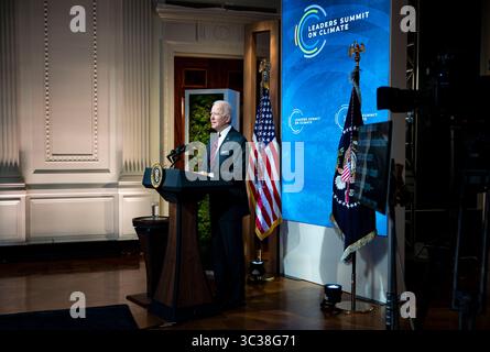 22. April 2021, Washington, District of Columbia, USA: Präsident Joe Biden spricht während eines virtuellen Gipfeltreffens der Führer zum Klima im östlichen Saal des Weißen Hauses am Donnerstag, 22. April 2021 in Washington (Bild: © Al Drago/CNP via ZUMA Wire) Stockfoto