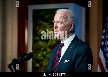 22. April 2021, Washington, District of Columbia, USA: Präsident Joe Biden spricht während eines virtuellen Gipfeltreffens der Führer zum Klima im östlichen Saal des Weißen Hauses am Donnerstag, 22. April 2021 in Washington (Bild: © Al Drago/CNP via ZUMA Wire) Stockfoto