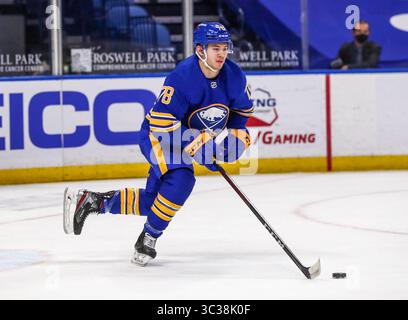 22. April 2021: Buffalo Sabres Verteidiger Jacob Bryson (78) läuft während der zweiten Spielperiode des NHL-Hockeyspiels zwischen den Boston Bruins und Buffalo Sabres im KeyBank Center in Buffalo, N.Y. (Nicholas T. LoVerde/Cal Sport Media) (Credit Image: &Copy; Nicholas T. Loverde/CSM via ZUMA Wire) Stockfoto