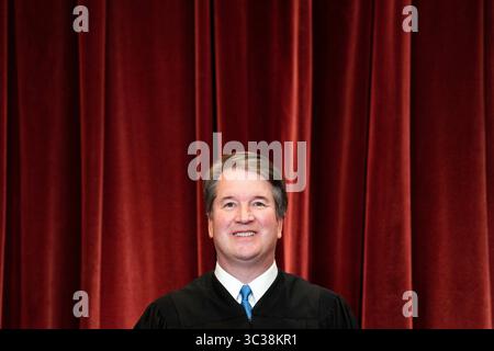 April 2021, Washington, District of Columbia, USA: Associate Justice of the Supreme Court Brett Kavanaugh steht auf einem Gruppenfoto der Richter am Supreme Court in Washington, DC am 23. April 2021 (Credit Image: © Erin Schaff/CNP via ZUMA Wire) Stockfoto
