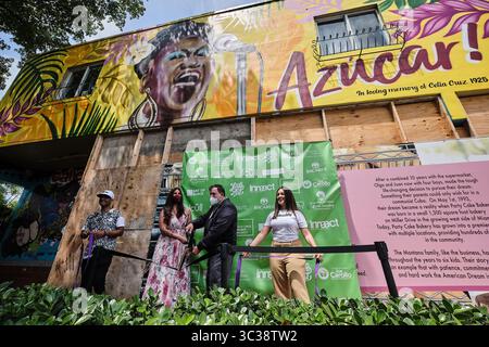 19. September 2014 in MIAMI, Florida, USA: Kommissar JOE CARROLLO weiht ein Wandbild ein, das der kubanischen Sängerin CELIA CRUZ gewidmet ist. (Kreditbild: © Carlos Escalona/ZUMA Wire) Stockfoto