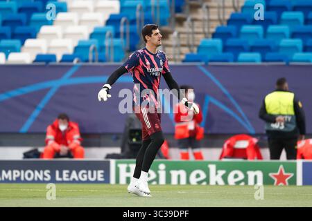 27. April 2021, VALDEBAS, MADRID, SPANIEN: Thibaut Courtois von Real Madrid wärmt während der UEFA Champions League auf, Halbfinale Leg zwei, Fußballspiel zwischen Real Madrid und Chelsea FC im Alfredo Di Stefano Stadion am 27. April 2021 in Valdebebas, Madrid, Spanien. (Bild: © Oscar J. Barroso/AFP7 via ZUMA Wire) Stockfoto