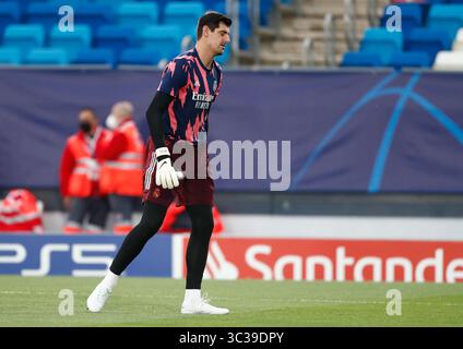 27. April 2021, VALDEBAS, MADRID, SPANIEN: Thibaut Courtois von Real Madrid wärmt während der UEFA Champions League auf, Halbfinale Leg zwei, Fußballspiel zwischen Real Madrid und Chelsea FC im Alfredo Di Stefano Stadion am 27. April 2021 in Valdebebas, Madrid, Spanien. (Bild: © Oscar J. Barroso/AFP7 via ZUMA Wire) Stockfoto
