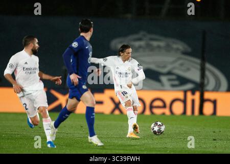 27. April 2021, VALDEBAS, MADRID, SPANIEN: Luka Modric von Real Madrid in Aktion während der UEFA Champions League, Halbfinale Leg zwei, Fußballspiel zwischen Real Madrid und Chelsea FC im Alfredo Di Stefano Stadion am 27. April 2021 in Valdebebas, Madrid, Spanien. (Bild: © Oscar J. Barroso/AFP7 via ZUMA Wire) Stockfoto