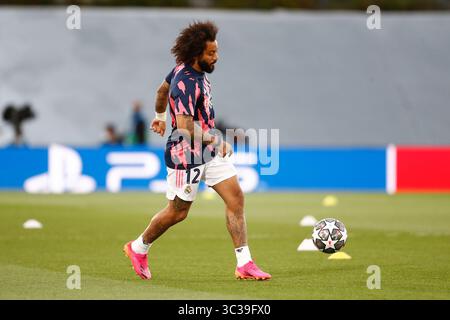 27. April 2021, VALDEBAS, MADRID, SPANIEN: Marcelo Vieira von Real Madrid wärmt sich während der UEFA Champions League auf, Halbfinale Leg zwei, Fußballspiel zwischen Real Madrid und Chelsea FC im Alfredo Di Stefano Stadion am 27. April 2021 in Valdebebas, Madrid, Spanien. (Bild: © Oscar J. Barroso/AFP7 via ZUMA Wire) Stockfoto