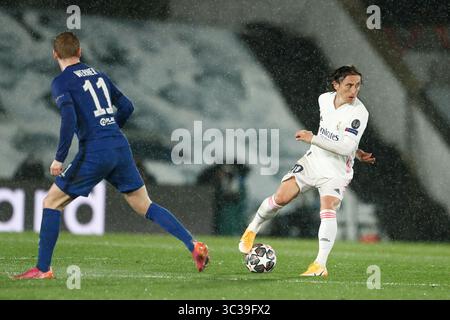27. April 2021, VALDEBAS, MADRID, SPANIEN: Luka Modric von Real Madrid in Aktion während der UEFA Champions League, Halbfinale Leg zwei, Fußballspiel zwischen Real Madrid und Chelsea FC im Alfredo Di Stefano Stadion am 27. April 2021 in Valdebebas, Madrid, Spanien. (Bild: © Oscar J. Barroso/AFP7 via ZUMA Wire) Stockfoto