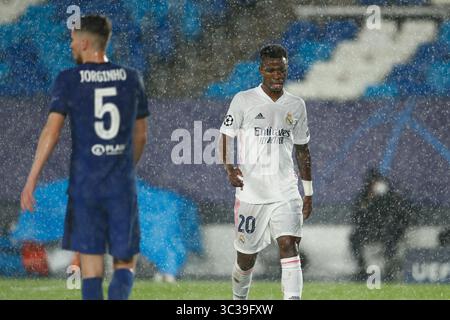 27. April 2021, VALDEBAS, MADRID, SPANIEN: Vinicius Junior von Real Madrid blickt auf die UEFA Champions League, Halbfinale Leg zwei, Fußballspiel zwischen Real Madrid und Chelsea FC im Alfredo Di Stefano Stadion am 27. April 2021 in Valdebebas, Madrid, Spanien. (Bild: © Oscar J. Barroso/AFP7 via ZUMA Wire) Stockfoto