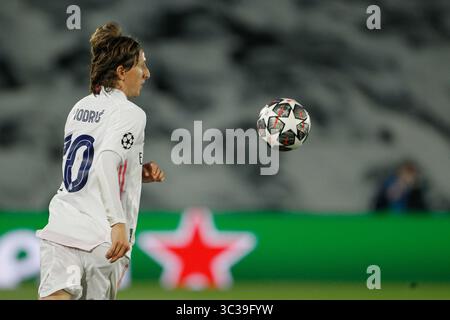 27. April 2021, VALDEBAS, MADRID, SPANIEN: Luka Modric von Real Madrid in Aktion während der UEFA Champions League, Halbfinale Leg zwei, Fußballspiel zwischen Real Madrid und Chelsea FC im Alfredo Di Stefano Stadion am 27. April 2021 in Valdebebas, Madrid, Spanien. (Bild: © Oscar J. Barroso/AFP7 via ZUMA Wire) Stockfoto
