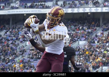 25. April 2021, Evanston, IL, USA: Minnesota Gophers Wide Receiver Rashod Bateman (13) erhielt seinen dritten Touchdown-Empfang des Spiels am Samstag im dritten Quartal gegen die Northwestern Wildcats. Die Minnesota Gophers spielten die Northwestern Wildcats am Samstag, den 23. November 2019 im Ryan Field in Evanston, Illinois. Mit der Nummer 27 wählten die Baltimore Ravens Bateman in den NFL Draft. (Kreditbild: © TNS via ZUMA Wire) Stockfoto