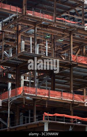 29. April 2021, Seattle, Washington, USA: Der freiliegende Stahlrahmen des Washington State Convention Center Erweiterungsprojekts wird am Donnerstag, 29. April 2021, im Bau sein. Das Summit Building, eine 1,2 Millionen Quadratmeter große Erweiterung des bestehenden Kongresszentrums, wird voraussichtlich 2022 fertiggestellt. (Foto: © Paul Christian Gordon/ZUMA Wire) Stockfoto