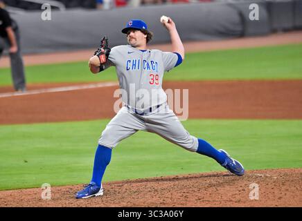 29. April 2021: Der Chicago Cubs Pitcher Andrew Chafin liefert ein Spiel im siebten Inning eines MLB-Spiels gegen die Atlanta Braves im Truist Park in Atlanta, GA. Austin McAfee/CSM(Kreditbild: &Copy; Austin McAfee/CSM via ZUMA Wire) Stockfoto