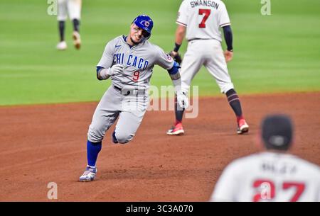 29. April 2021: Javier Baez, Infield-Spieler der Chicago Cubs, läuft während des fünften Inning eines MLB-Spiels gegen die Atlanta Braves im Truist Park in Atlanta, GA, auf die dritte Basis. Austin McAfee/CSM(Kreditbild: &Copy; Austin McAfee/CSM via ZUMA Wire) Stockfoto