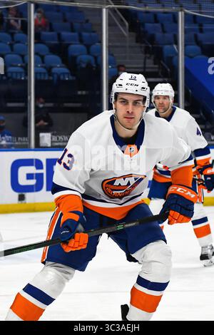 3. Mai 2021: Mathew Barzal (13) der New York Islanders in der dritten Spielperiode. Die Buffalo Sabres besiegten die New York Islanders 4-2 in einem NHL-Matchup im KeyBank Center in Buffalo, NY. Foto von Alan Schwartz/CSM (Kreditbild: &Copy; Alan Schwartz/CSM via ZUMA Wire) Stockfoto
