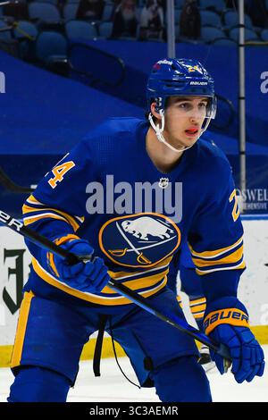 3. Mai 2021: Buffalo Sabres Zentrum Dylan Cozens (24) während der ersten Spielzeit. Die Buffalo Sabres besiegten die New York Islanders 4-2 in einem NHL-Matchup im KeyBank Center in Buffalo, NY. Foto von Alan Schwartz/CSM (Kreditbild: &Copy; Alan Schwartz/CSM via ZUMA Wire) Stockfoto