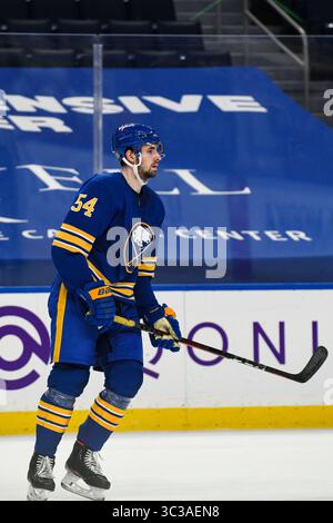 3. Mai 2021: Buffalo Sabres Defenseman Mattias Samuelsson (54) in der zweiten Spielperiode. Die Buffalo Sabres besiegten die New York Islanders 4-2 in einem NHL-Matchup im KeyBank Center in Buffalo, NY. Foto von Alan Schwartz/CSM (Kreditbild: &Copy; Alan Schwartz/CSM via ZUMA Wire) Stockfoto
