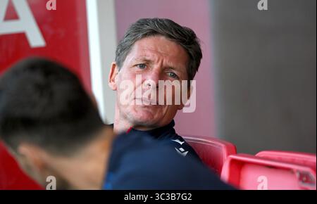 Crawley UK 25. Juli 2025 - Crystal Palace Manager Oliver Glasner vor dem Fußballspiel zwischen Crawley Town und Crystal Palace im Broadfield Stadium in Crawley: Credit Simon Dack /TPI/ Alamy Live News Stockfoto