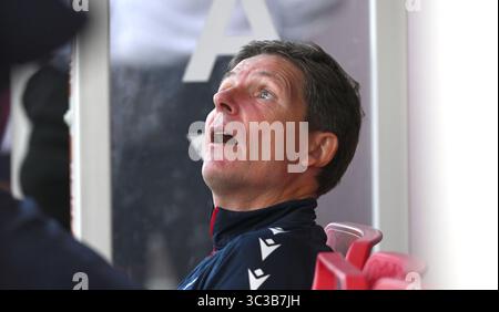 Crawley UK 25. Juli 2025 - Crystal Palace Manager Oliver Glasner vor dem Fußballspiel zwischen Crawley Town und Crystal Palace im Broadfield Stadium in Crawley: Credit Simon Dack /TPI/ Alamy Live News Stockfoto