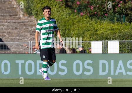 Caxias, Lissabon, Portugal. Juli 2025. Sporting Forward aus Portugal PEDRO GONCALVES (8) vor Spielbeginn für die Trofeu 5 Violinos zwischen Sporting und Villarreal im Estadio Nacional (Bild: © Alexandre de Sousa/ZUMA Press Wire) NUR REDAKTIONELLE VERWENDUNG! Nicht für kommerzielle ZWECKE! Stockfoto