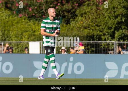 Caxias, Lissabon, Portugal. Juli 2025. Sportverteidiger aus Portugal NUNO SANTOS (11) vor Spielbeginn für die Trofeu 5 Violinos zwischen Sporting und Villarreal im Estadio Nacional (Bild: © Alexandre de Sousa/ZUMA Press Wire) NUR REDAKTIONELLE VERWENDUNG! Nicht für kommerzielle ZWECKE! Stockfoto