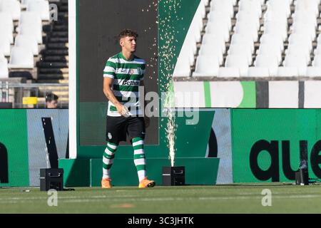 Caxias, Lissabon, Portugal. Juli 2025. Sportverteidiger aus Portugal DIOGO TRAVASSOS (19) vor Spielbeginn für die Trofeu 5 Violinos zwischen Sporting und Villarreal im Estadio Nacional (Credit Image: © Alexandre de Sousa/ZUMA Press Wire) NUR REDAKTIONELLE VERWENDUNG! Nicht für kommerzielle ZWECKE! Stockfoto