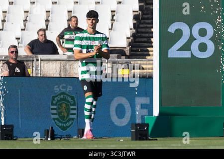 Caxias, Lissabon, Portugal. Juli 2025. Sporting Forward aus Portugal RODRIGO RIBEIRO (28) vor Spielbeginn für die Trofeu 5 Violinos zwischen Sporting und Villarreal im Estadio Nacional (Bild: © Alexandre de Sousa/ZUMA Press Wire) NUR REDAKTIONELLE VERWENDUNG! Nicht für kommerzielle ZWECKE! Stockfoto