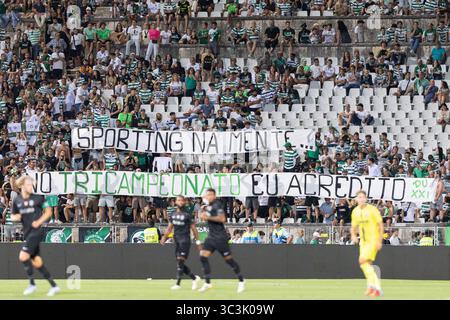 Caxias, Lissabon, Portugal. Juli 2025. Sportfans während des Spiels für die Trofeu 5 Violinos zwischen Sporting und Villarreal im Estadio Nacional (Bild: © Alexandre de Sousa/ZUMA Press Wire) NUR REDAKTIONELLE VERWENDUNG! Nicht für kommerzielle ZWECKE! Stockfoto