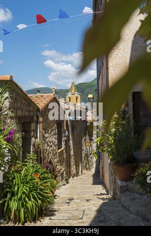 Malerisches Bergdorf mit Blick auf das Meer, Sainte-Agnes, in der Nähe von Menton, Cote d'Azur, Alpes-Maritimes, Provence-Alpes-Cote-d'Azur, südlich von Franc Stockfoto