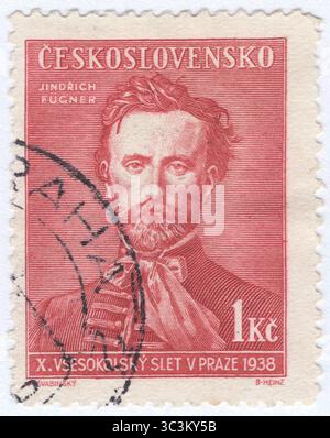 TSCHECHOSLOWAKEI - 18. Juni 1938: 1 Kronen-Rosensee-Briefmarke mit Porträt von Jindrich Fugner, Mitbegründer der Sokol-Bewegung. 10. Sokol Sommerspiele. Miroslav Tyrš war ein tschechischer Philosoph, Kunsthistoriker, Sportveranstalter und zusammen mit Jindřich Fügner Mitbegründer der Sokol-Bewegung im Jahr 1862 Stockfoto