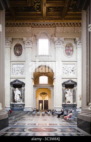 S. Giovanni in Laterano / S. John Lateran, antike christliche Basilika Kirche, Rom, Innenraum des Kirchenschiffs, Erhebungen von Francesco Borromini, 1600er Jahre Stockfoto