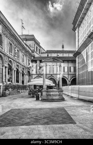 Die malerische Piazza Mercanti (Händlerplatz) in Mailand, Italien. Es war das Herz der Stadt im Mittelalter Stockfoto