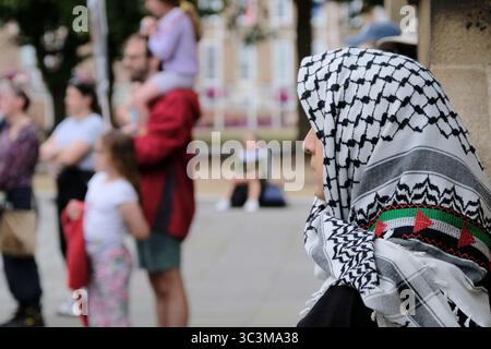 Bristol, Großbritannien. Juli 2025. Die Bristol Palestine Alliance hat ein Recht auf Redefreiheit vor der Bristol Cathedral. Viele Redner äußerten Bedenken darüber, dass das Recht auf freie Meinungsäußerung durch das jüngste Verbot der Palästinensischen Allianz-Gruppe untergraben werde. Quelle: JMF News/Alamy Live News Stockfoto