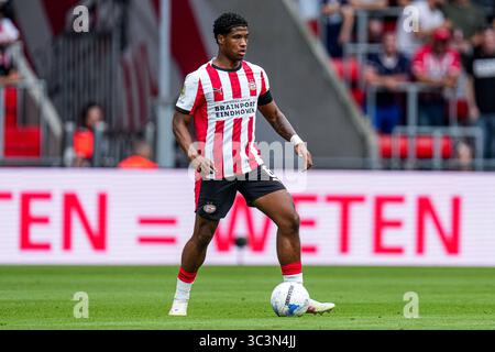 Eindhoven, Niederlande. Juli 2025. EINDHOVEN, NIEDERLANDE - 26. JULI: Ryan Flamingo von PSV dribbelt während des Vorsaison-Freundschaftsspiels zwischen PSV und Athletic Club im Philips Stadion am 26. Juli 2025 in Eindhoven, Niederlande. (Foto von Joris Verwijst/Orange Pictures) Credit: Orange Pics BV/Alamy Live News Stockfoto