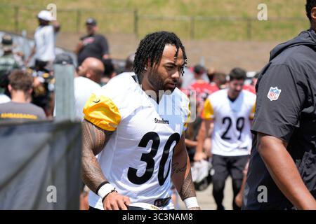 Latrobe, Pennsylvania, USA. Juli 2025. 25. Juli 2025: Jaylen Warren #30 während des Pittsburgh Steelers Training Camp am Saint Vincent College in Latrobe PA. Brook Ward/scheinbare Media Group (Kreditbild: © AMG/AMG via ZUMA Press Wire) NUR REDAKTIONELLE VERWENDUNG! Nicht für kommerzielle ZWECKE! Stockfoto