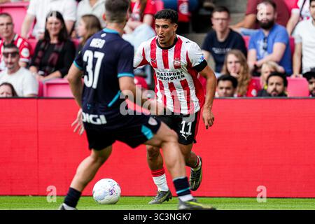 Eindhoven, Niederlande. Juli 2025. EINDHOVEN, NIEDERLANDE - 26. JULI: Couhaib Driouech von PSV dribbelt während des Vorsaison-Freundschaftsspiels zwischen PSV und Athletic Club im Philips Stadion am 26. Juli 2025 in Eindhoven, Niederlande. (Foto von Joris Verwijst/Orange Pictures) Credit: Orange Pics BV/Alamy Live News Stockfoto