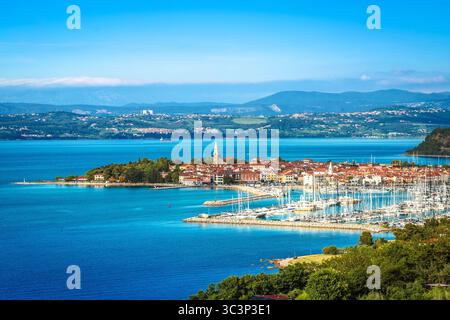 Stadt Izola an der Adriaküste Panoramablick, Küste Sloweniens Stockfoto