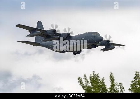 Lockheed Martin MC-130J Commando II, Ankunft bei Royal International Air Tattoo, Whelford, RAF Fairford, Gloucestershire, Vereinigtes Königreich 16.07.2025 Stockfoto
